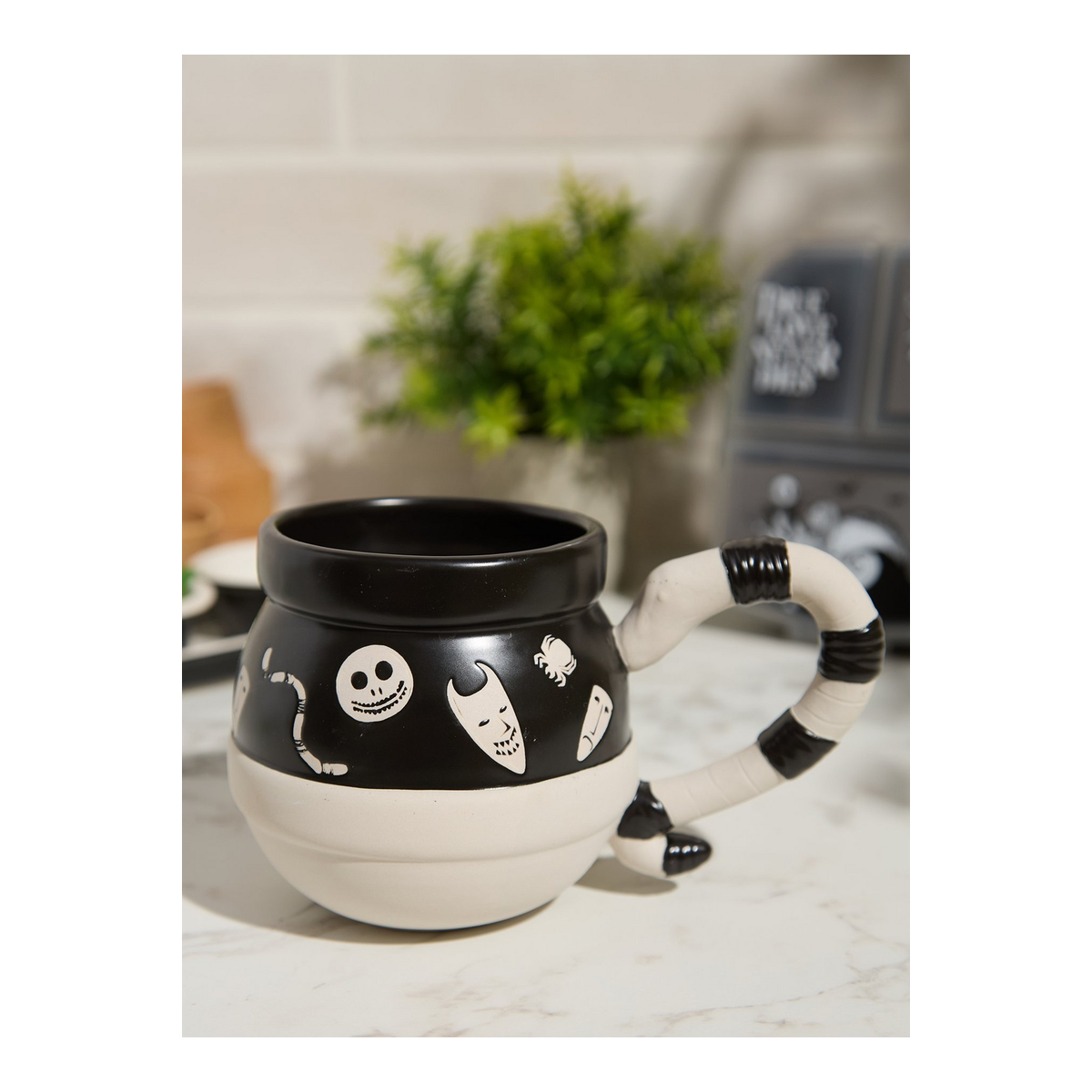 Taza con asa de serpiente – The Nightmare Before Christmas — vista 2